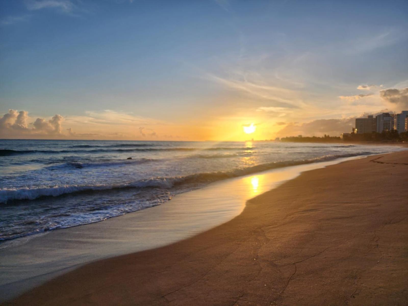 Luxurious Beachside 3-Br Apt San Juan Bagian luar foto