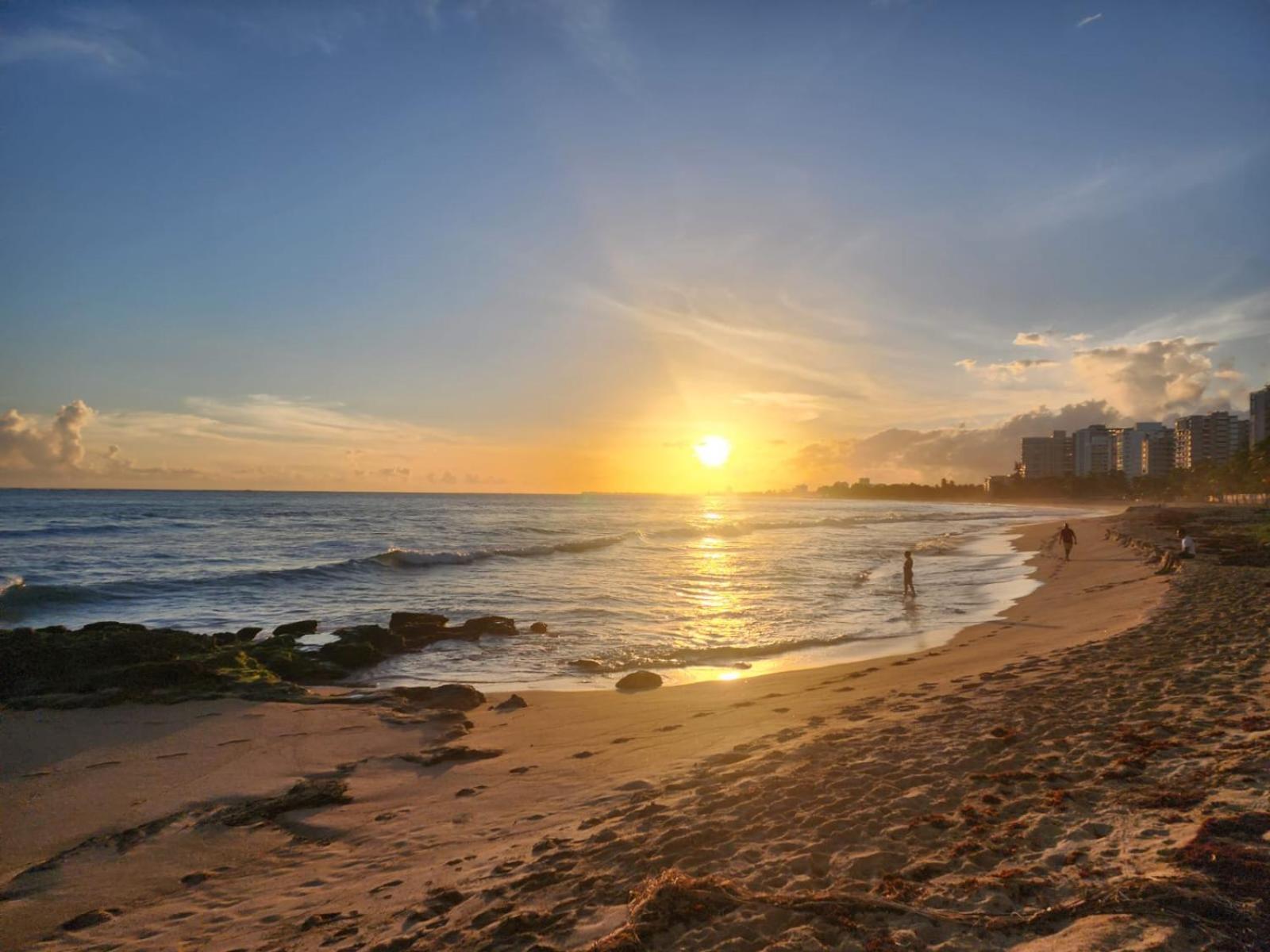 Luxurious Beachside 3-Br Apt San Juan Bagian luar foto