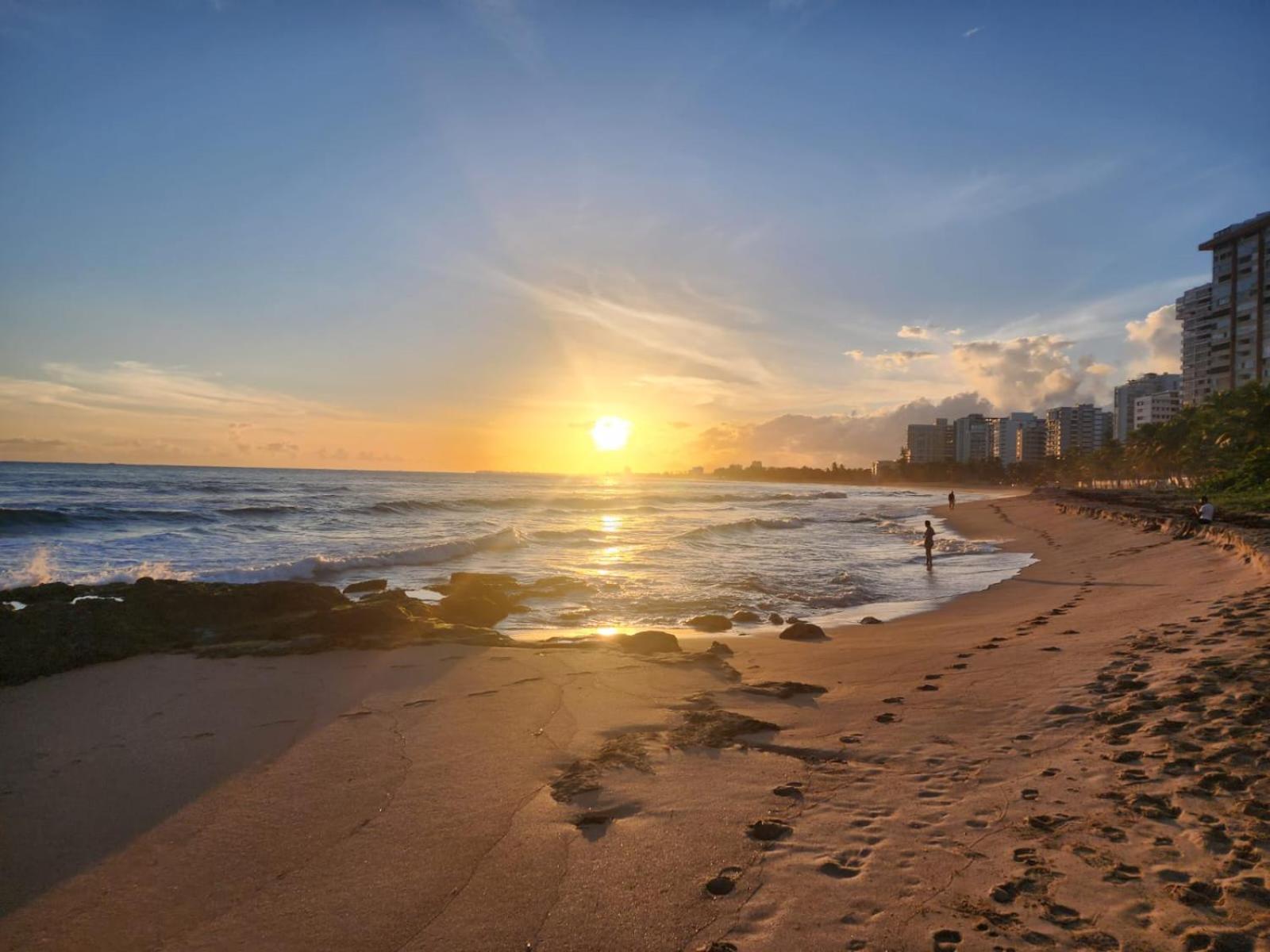 Luxurious Beachside 3-Br Apt San Juan Bagian luar foto