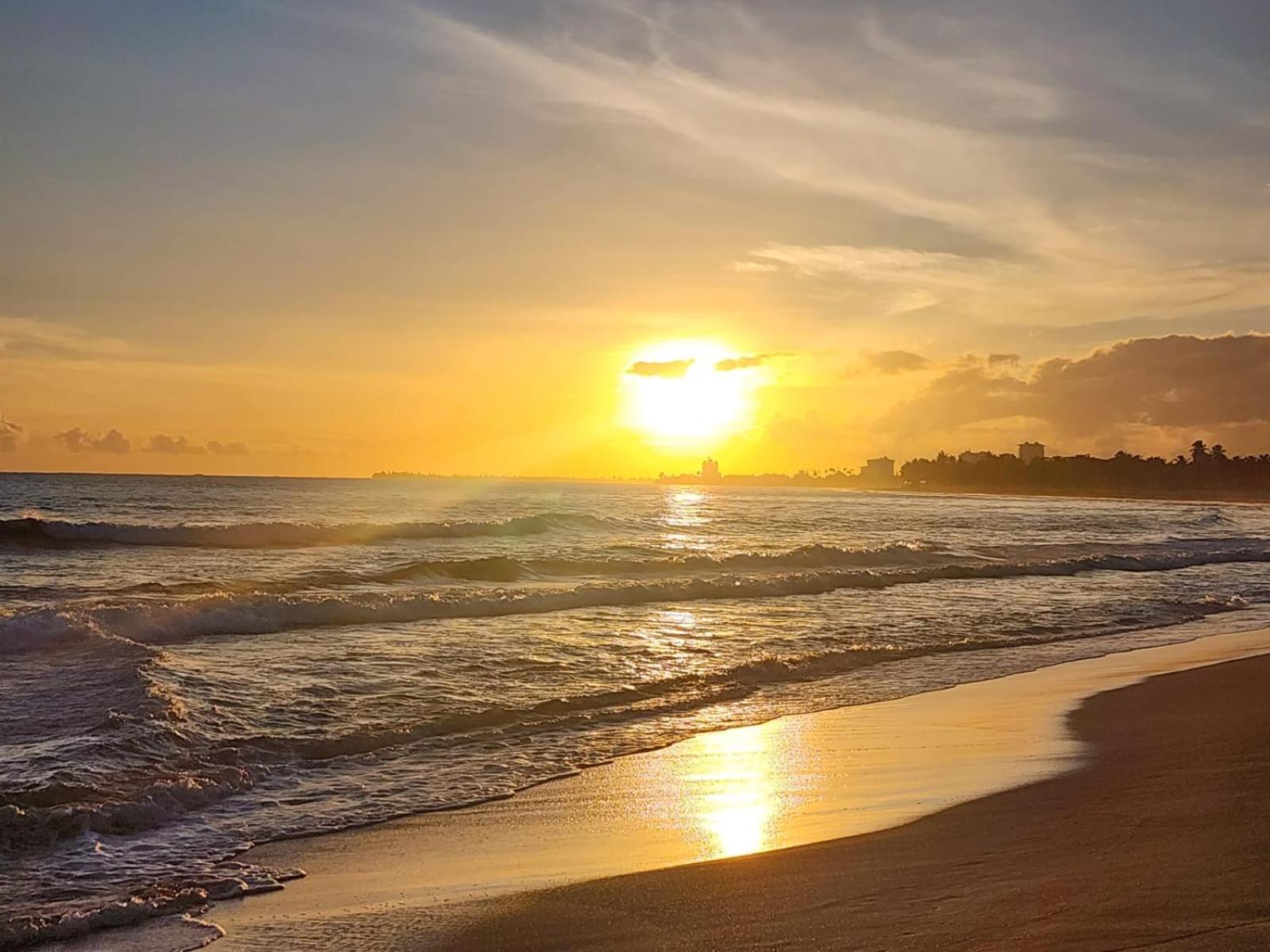 Luxurious Beachside 3-Br Apt San Juan Bagian luar foto