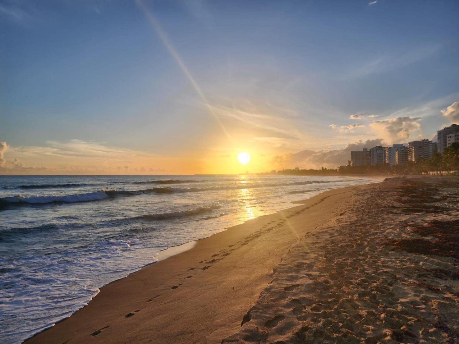 Luxurious Beachside 3-Br Apt San Juan Bagian luar foto
